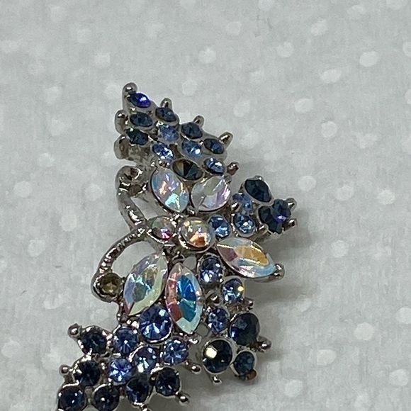 Rhinestone butterfly brooch silver tone pin - Picture 2 of 8
